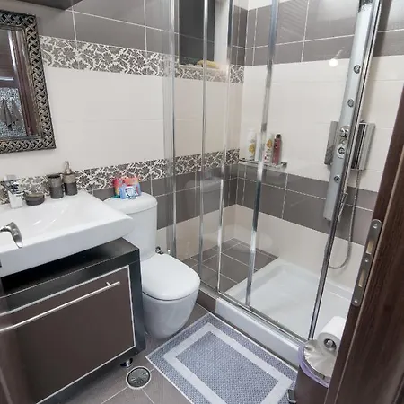 Apartment Comfy And Cosy Basement Kalamata