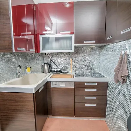 Apartment Comfy And Cosy Basement Kalamata